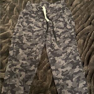lululemon athletica Gray & Black Camo Jogger Pants